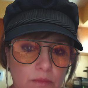 Meet your Posher, Elise